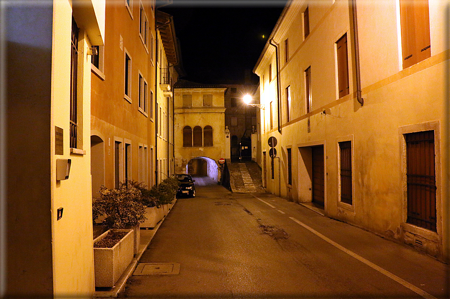 foto Bassano del Grappa di notte